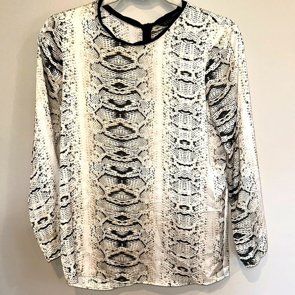 Womens ZARA BASIC Snake Print Long Sleeve Blouse Size XS Sexy Fancy Cream/Tan/Bl - Picture 2 of 5